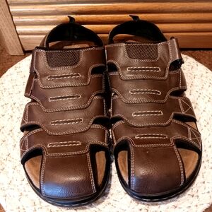 EUC Men's Dockers Fisherman Brown  Sandals Size 10M